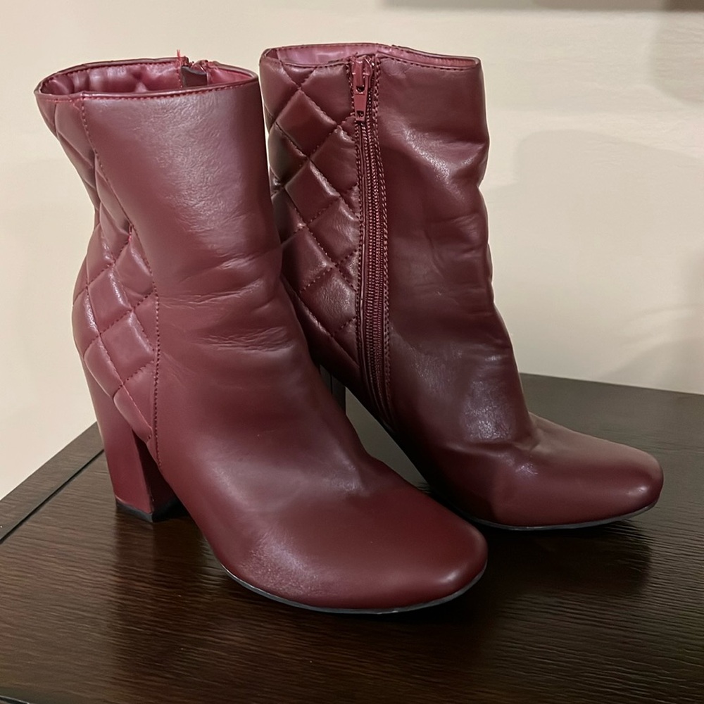 Bamboo Awake Quilted Boots. Size 8.5.